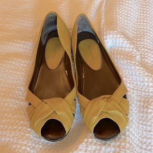Yellow Xhilaration Shoes size 8.5